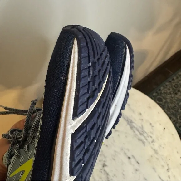 Brooks Revel Shoes Size 11 Womens
Very good condition blue green running - Picture 10 of 12